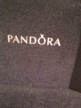 Pandora Black Velvet White Box